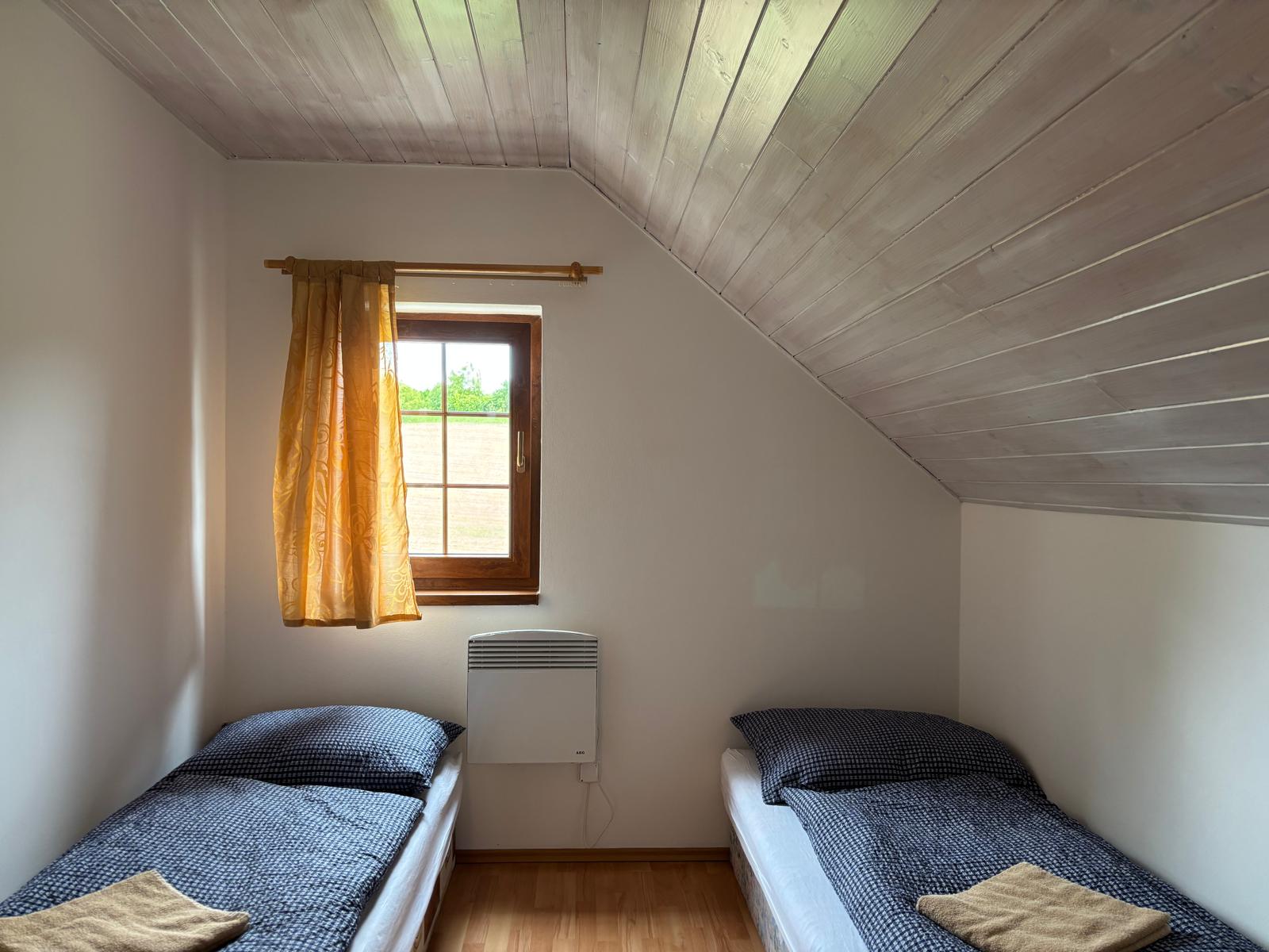 Modrý apartmán – ložnice se dvěma postelemi